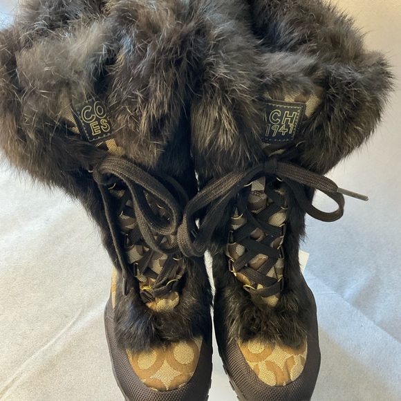 Coach Signature Jennie Winter Boots- Size 7.5 - Picture 14 of 16